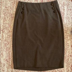 The limited skirt with buttons